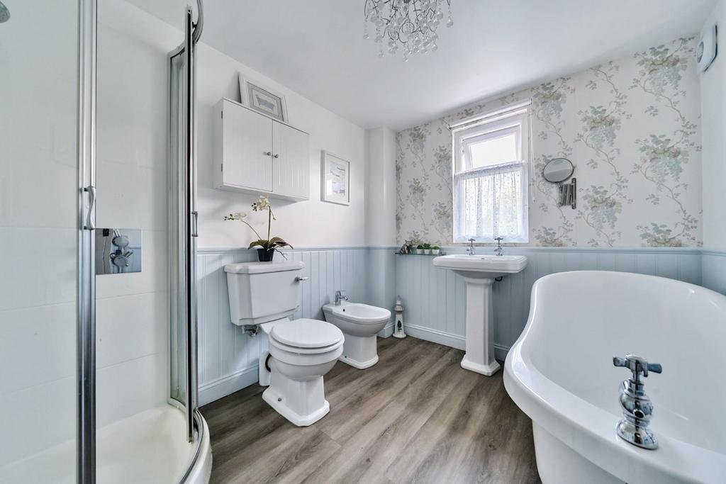 Bathroom.jpg