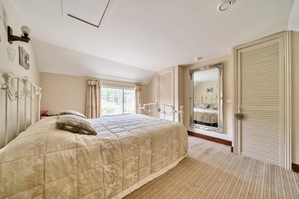 Bedroom 1.jpg