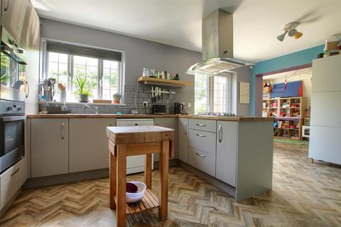 4 bedroom detached house for sale, Baron Close, Stainsby Hall Farm