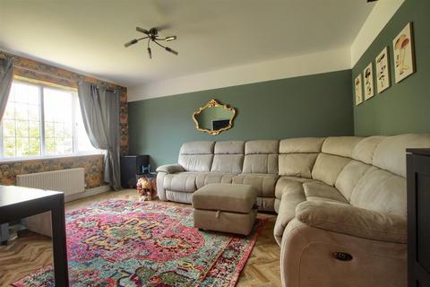 4 bedroom detached house for sale, Baron Close, Stainsby Hall Farm