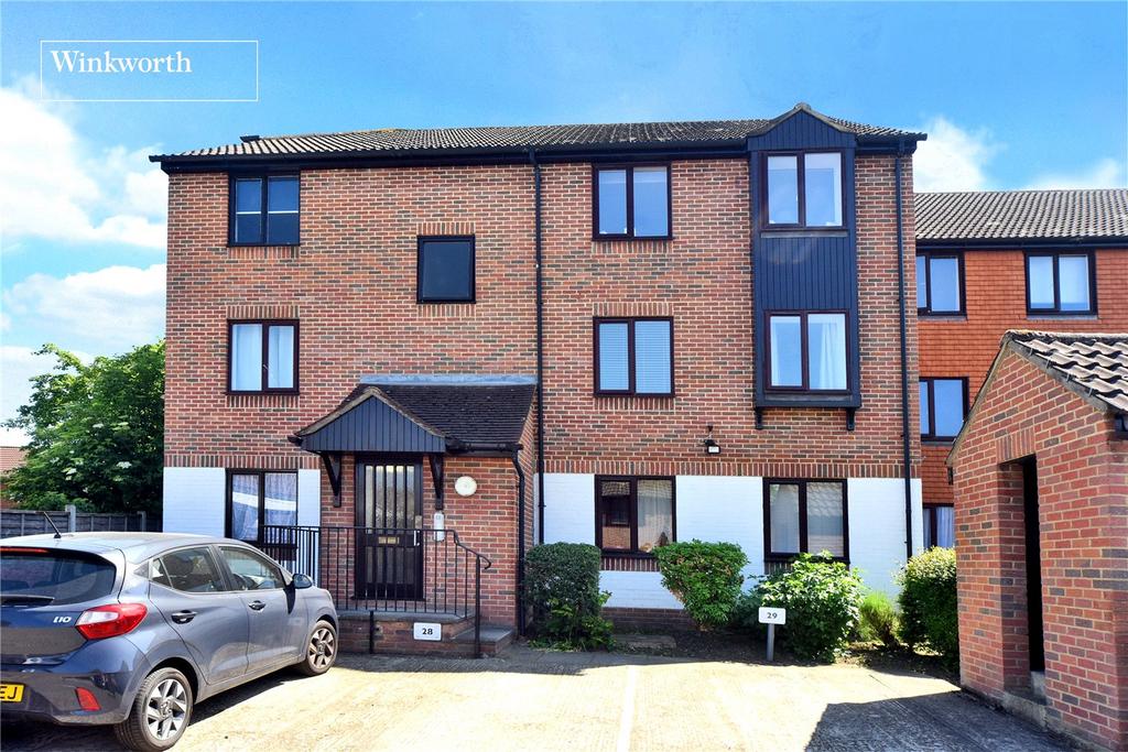 Sutton Way Chelsea Chelsea Gardens, Cheam, Sutton, SM3 2 bed apartment for sale - £325,000