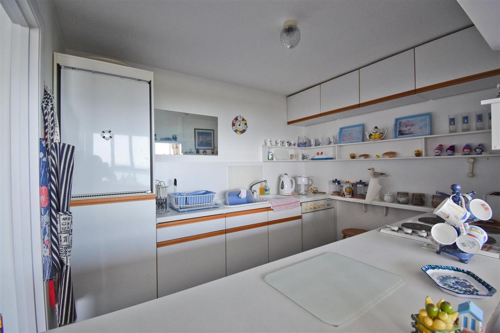Kitchen 2.jpg