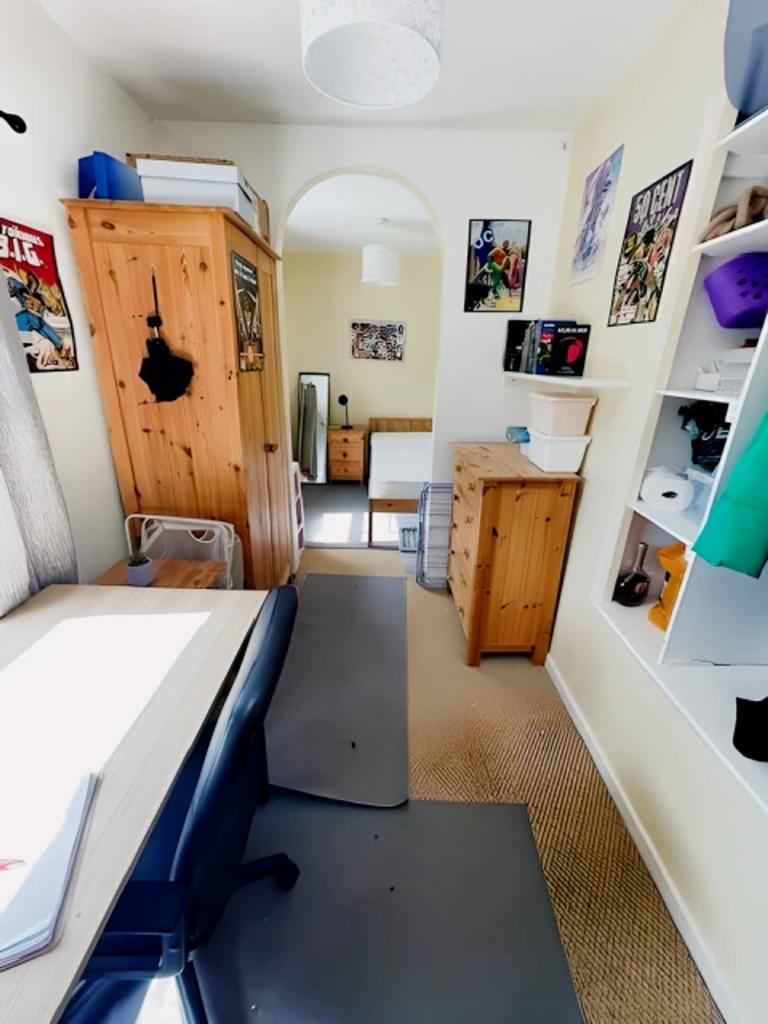 A bright and tidy double bedroom featuring a de...