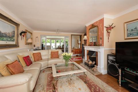 4 bedroom detached house for sale, Spire Avenue, Whitstable