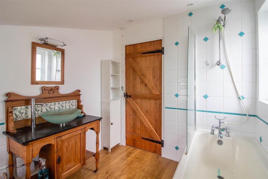 Bathroom.jpg