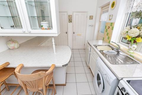 315 Downham Way, Bromley, BR1 5EN