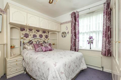 315 Downham Way, Bromley, BR1 5EN