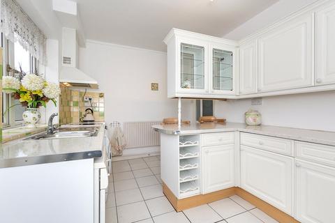 315 Downham Way, Bromley, BR1 5EN