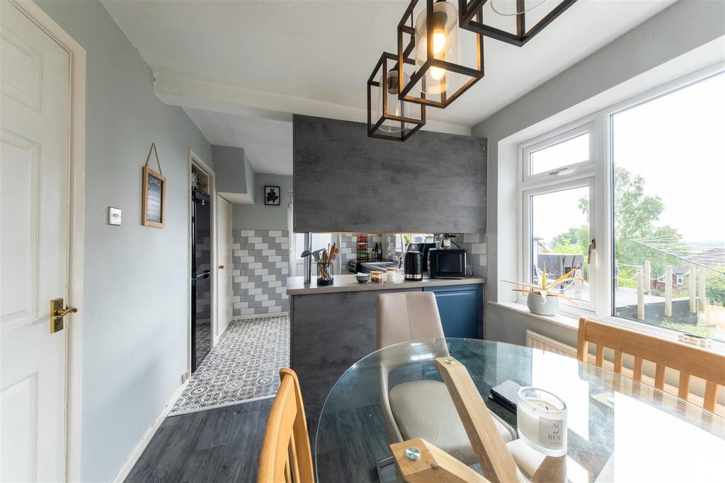 28 Oathills Drive-005.jpg
