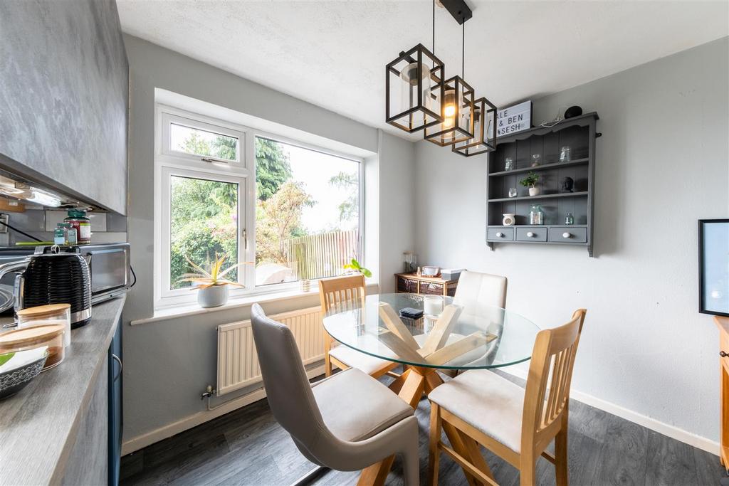 28 Oathills Drive-004.jpg