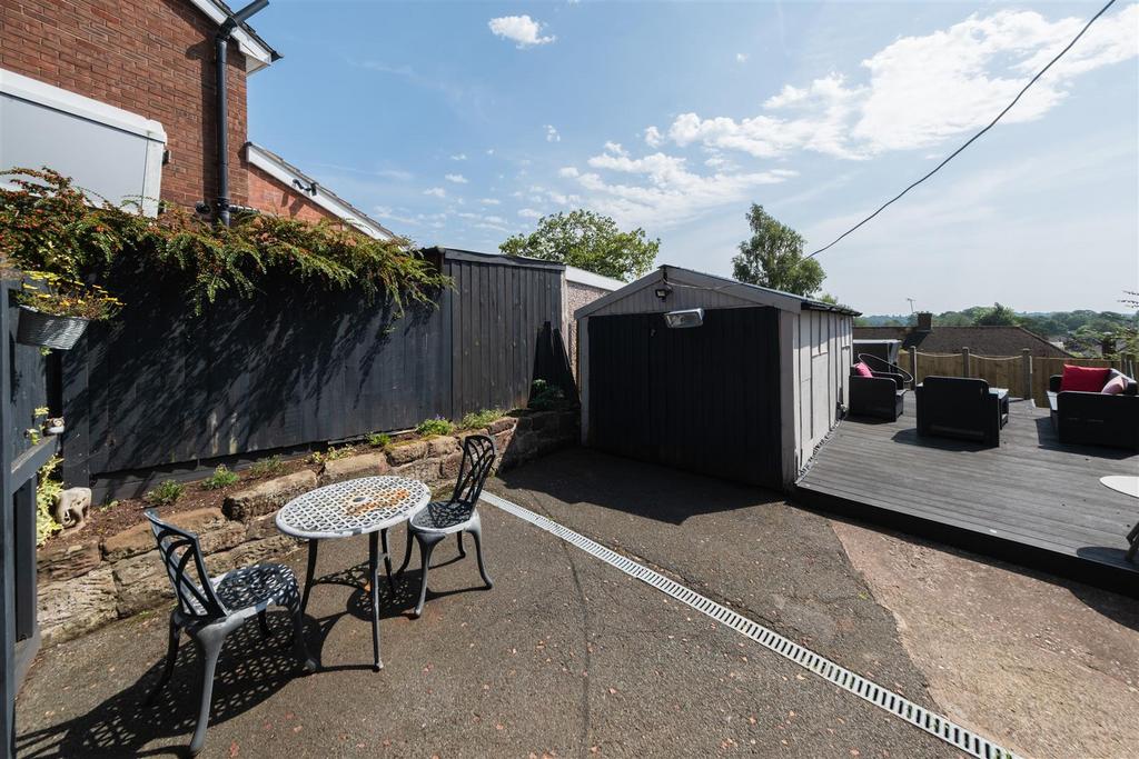 28 Oathills Drive-2-001.JPG