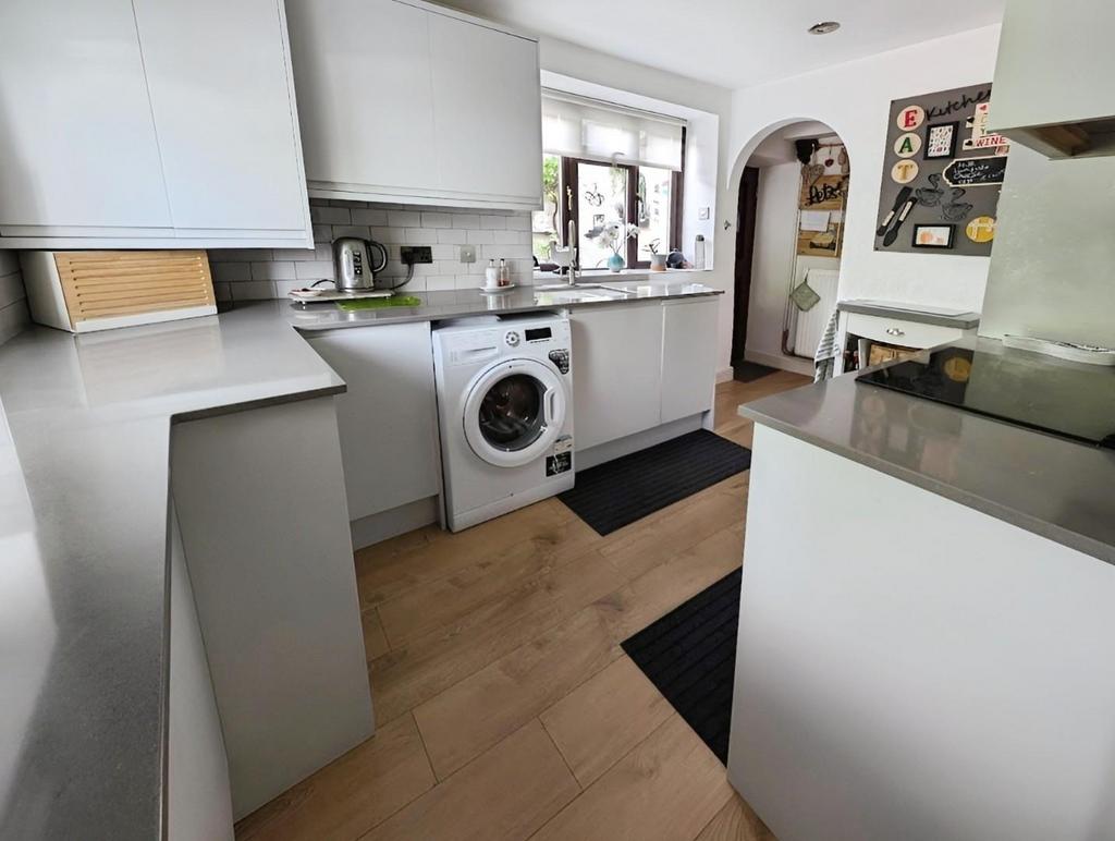 3b87cc97-kitchen.jpg