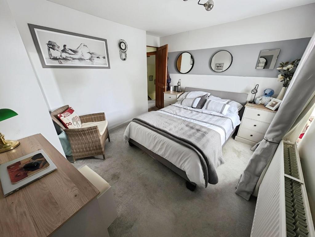 377dbede-bed 202a.jpg
