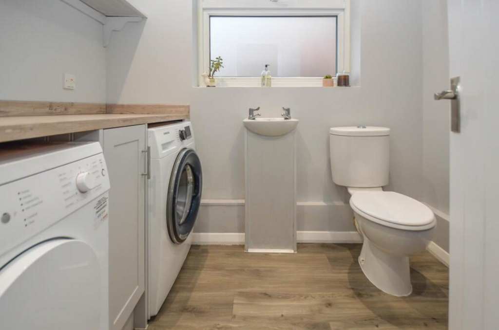 Utility Room/Downstairs WC