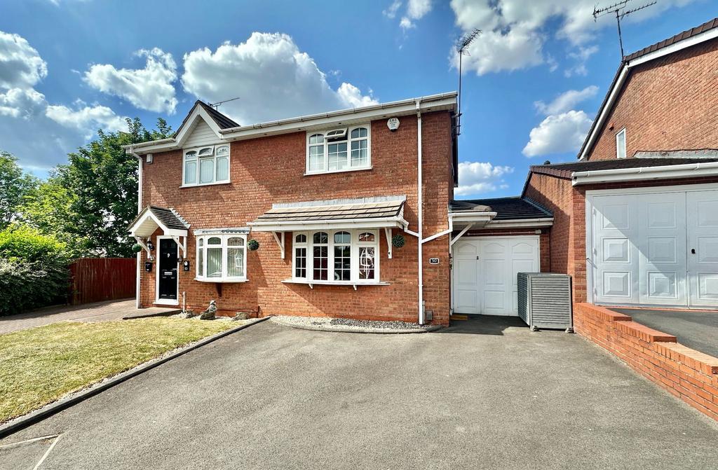 Bridgewater Drive, Bilston WV14 3 bed semi-detached house for sale - £ ...