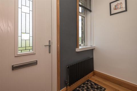 41 Briscoe Lane, Greetland, Halifax, HX4 8JT