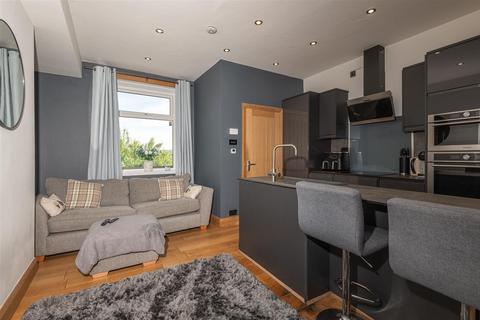 41 Briscoe Lane, Greetland, Halifax, HX4 8JT