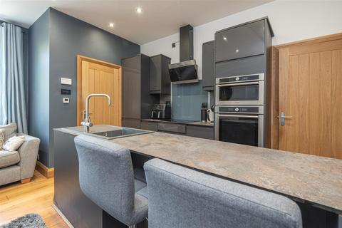 41 Briscoe Lane, Greetland, Halifax, HX4 8JT