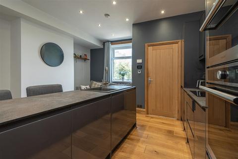 41 Briscoe Lane, Greetland, Halifax, HX4 8JT