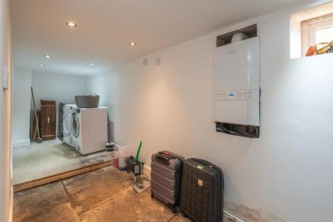 41 Briscoe Lane, Greetland, Halifax, HX4 8JT