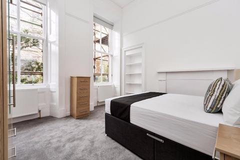 3 bedroom flat to rent, Ruskin Terrace, Hillhead, Glasgow, G12