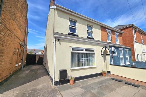 4 bedroom semi-detached house for sale, Calton Road, Gloucester