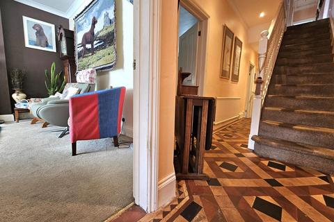 4 bedroom semi-detached house for sale, Calton Road, Gloucester