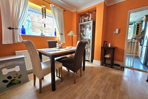 4 bedroom semi-detached house for sale, Calton Road, Gloucester