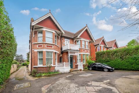 3 bedroom apartment for sale, Gunnersbury Avenue, London