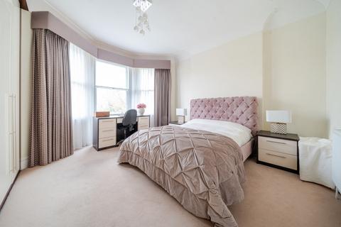3 bedroom apartment for sale, Gunnersbury Avenue, London