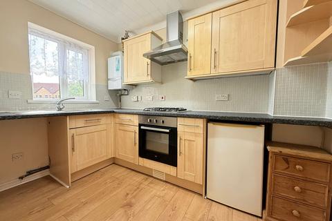 3 bedroom terraced house to rent, Kestrel Close, London, NW9