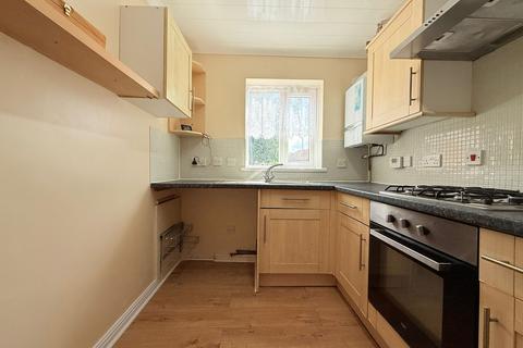3 bedroom terraced house to rent, Kestrel Close, London, NW9