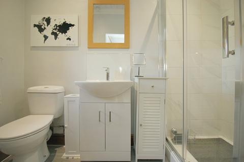 92 Old Road, Bradford, BD7 4PE