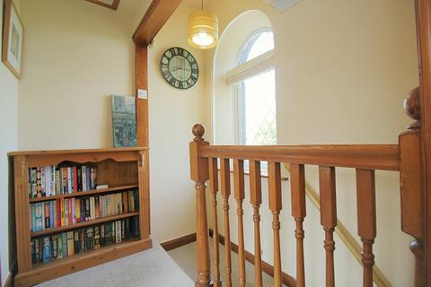 92 Old Road, Bradford, BD7 4PE
