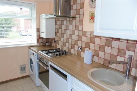 2 bedroom flat to rent, Northfield, Hatfield
