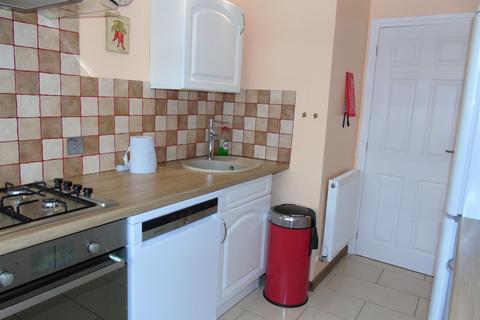 2 bedroom flat to rent, Northfield, Hatfield
