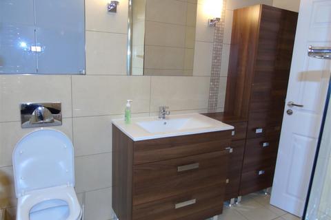 2 bedroom flat to rent, Northfield, Hatfield