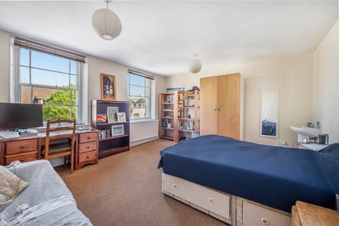 4 bedroom flat for sale, Murray Street, London