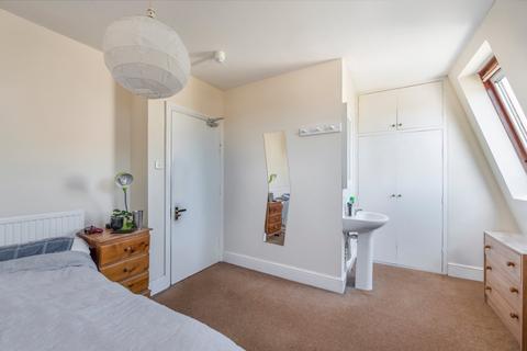 4 bedroom flat for sale, Murray Street, London