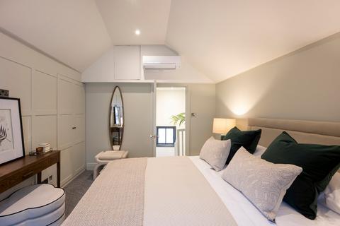 2 bedroom maisonette for sale, Avery Row, London