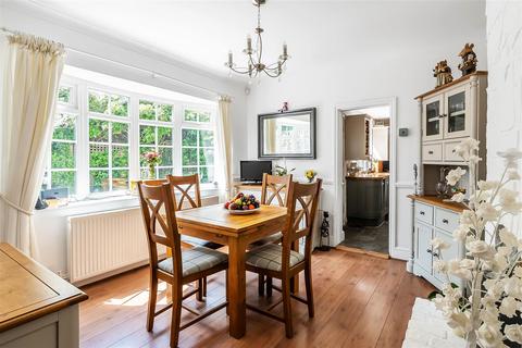 undefined, Shorts Road, Carshalton Village