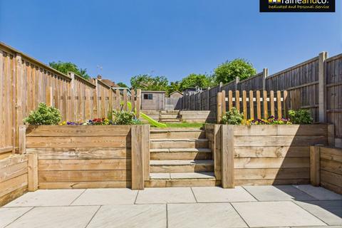 65 Deepdene, Potters Bar, EN6 3DG