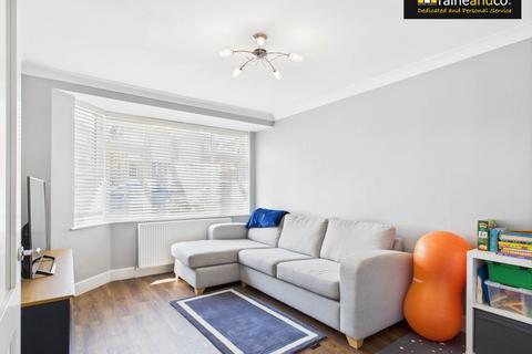65 Deepdene, Potters Bar, EN6 3DG