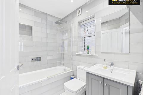 65 Deepdene, Potters Bar, EN6 3DG
