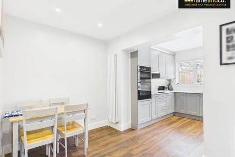 65 Deepdene, Potters Bar, EN6 3DG