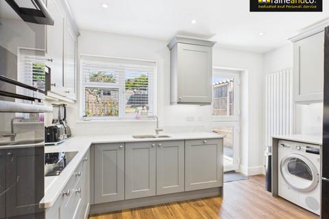 65 Deepdene, Potters Bar, EN6 3DG