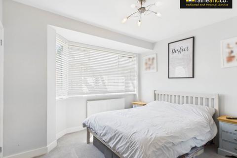 65 Deepdene, Potters Bar, EN6 3DG