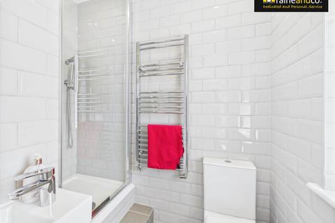 65 Deepdene, Potters Bar, EN6 3DG