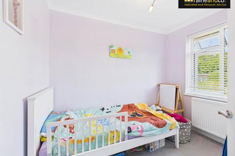 65 Deepdene, Potters Bar, EN6 3DG