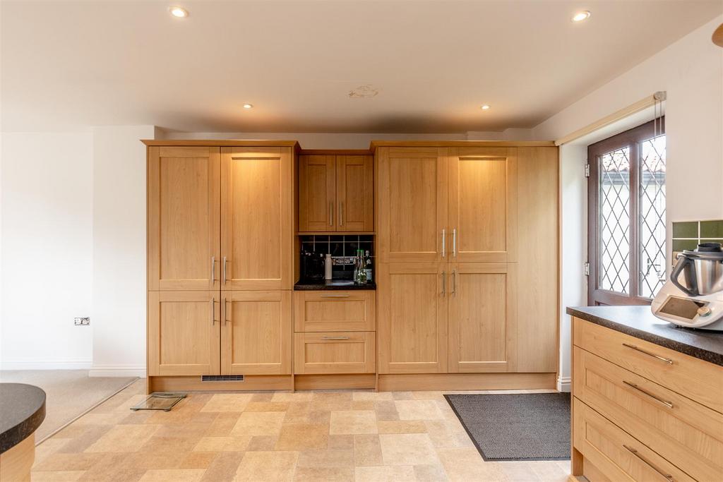 Tudor Lodge, HEnbury Kitchen 4.jpg